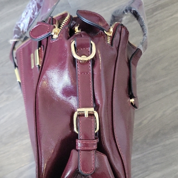 Elegant Burgundy Handbag - Picture 3 of 6